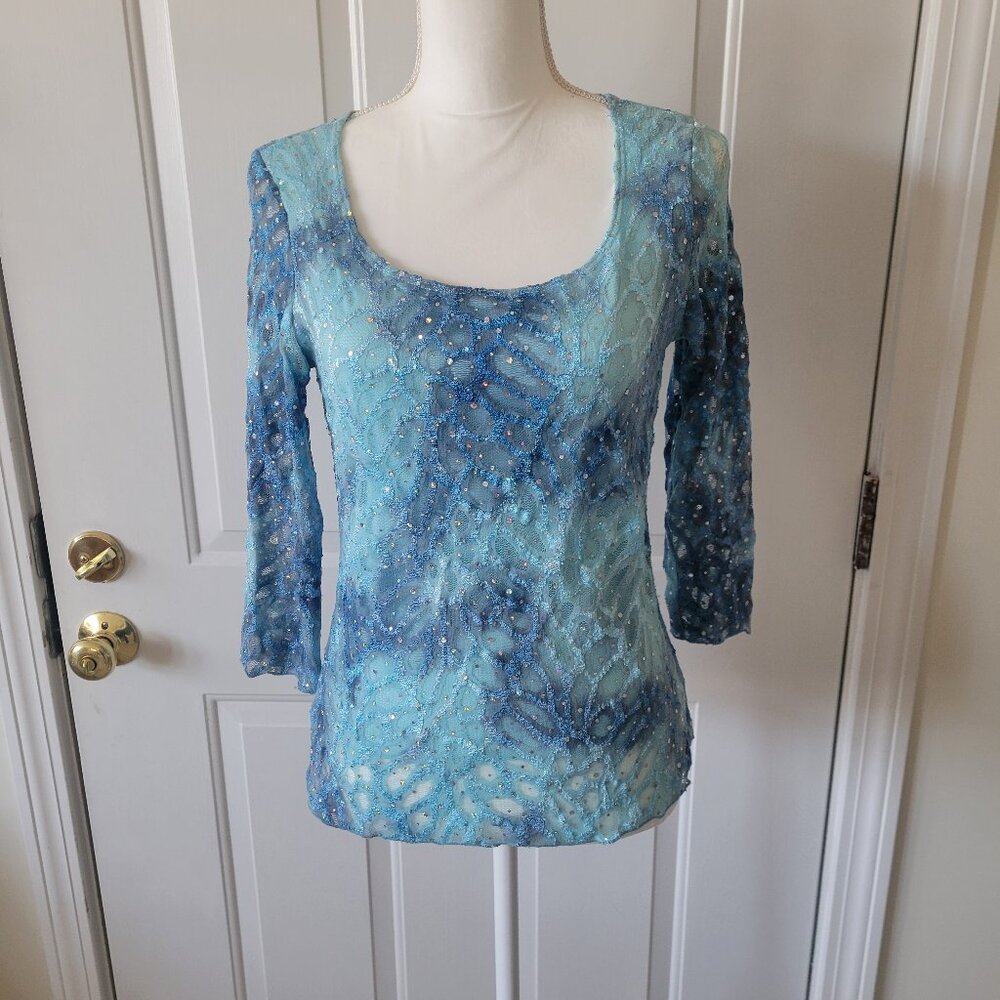 Goregeous ocean blue sparkle top